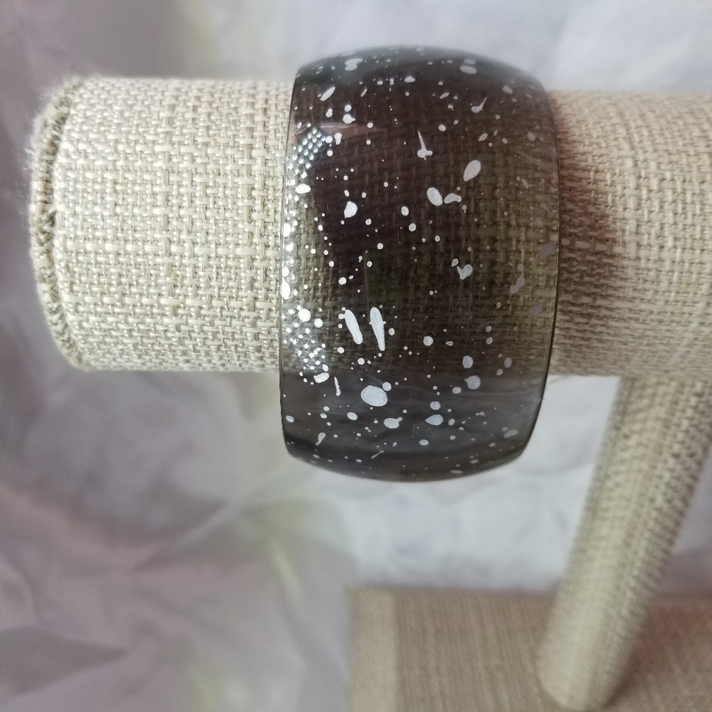 Vtg  Lucite Plexiglas Smokey Black Galaxy Bangle